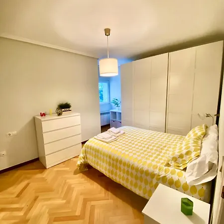 Frente A La Catedral لوغو