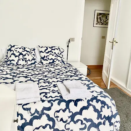 Frente A La Catedral شقة